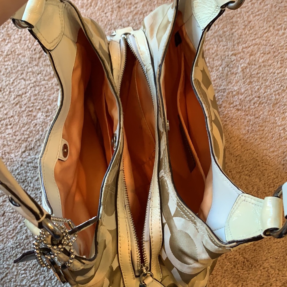 Tan coach purse - Picture 4 of 7